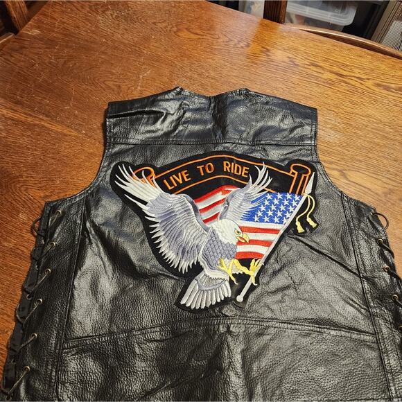 DIAMOND PLATE NWT MENS 100% AUTHENTIC LEATHER LACED BIKER VEST SIZE MEDIUM - Picture 3 of 11